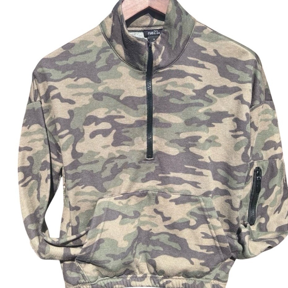Women's Small Camouflage Fleece Pullover GOOD CONDITION